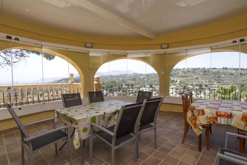 Villa Aline Stor och trevlig villa med privat pool i Benissa, Costa Blanca, Spanien för 8 personer. Huset ligger i ett bostadsområde nära stranden, 2 km från stranden och 3 km från Moraira....