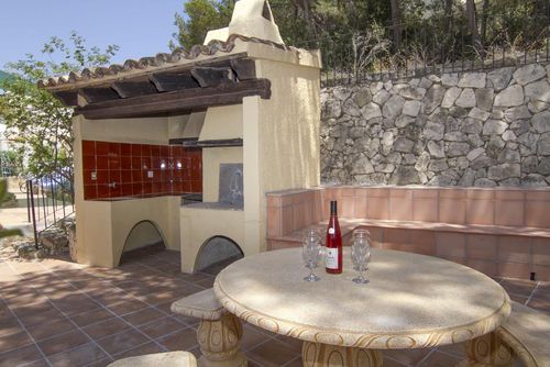 Villa Aline Stor och trevlig villa med privat pool i Benissa, Costa Blanca, Spanien för 8 personer. Huset ligger i ett bostadsområde nära stranden, 2 km från stranden och 3 km från Moraira....