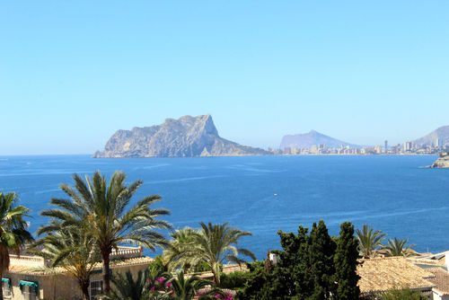 Vista Mar Apartamento moderno y alegre en Moraira, Costa Blanca, España, para 4 personas. El apartamento se encuentra en una zona residencial y está a 1 km de la playa....