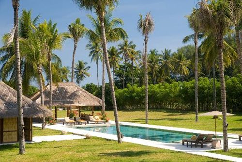 Sepoi Sepoi Magnifique et luxueuse villa avec piscine privée à Lombok Nord, Lombok, Indonésie, pouvant accueillir 12 personnes. La villa est située dans une zone rurale près de la plage, à proximité d'un terrain de golf, à 25 m de Sari Beach et à 0,025 km de Lombok Street....