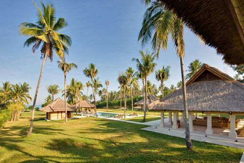 Sepoi Sepoi Magnifique et luxueuse villa avec piscine privée à Lombok Nord, Lombok, Indonésie, pouvant accueillir 12 personnes. La villa est située dans une zone rurale près de la plage, à proximité d'un terrain de golf, à 25 m de Sari Beach et à 0,025 km de Lombok Street....