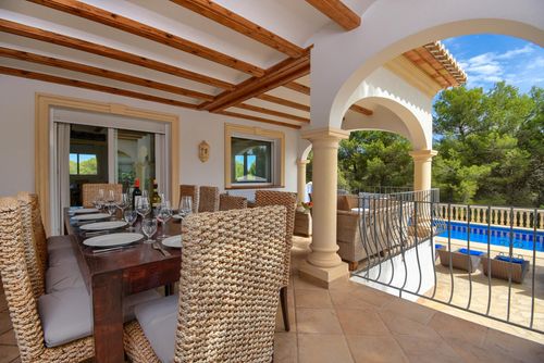 Anngo Dos 10 pax Villa moderne et confortable avec piscine privée à Xàbia, Costa Blanca, Espagne, pour 10 personnes. La maison est située dans un quartier résidentiel et boisé près de la plage, à proximité des supermarchés et à 4 km de la plage La Granadella, Xàbia....