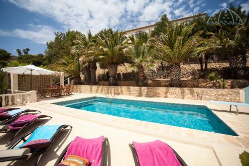 Splendid 8 Large and lovely villa in Altea, Costa Blanca, Spain, with a private pool for 8 persons. The house is situated in a wooded, residential, and mountainous area, and is 2 km from the beach....