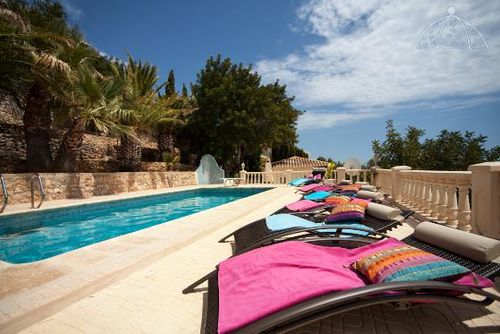 Splendid Large and attractive villa with private pool in Altea, Costa Blanca, Spain for 8 persons. The house is situated in a wooded, residential and mountainous area, just 2 km from the beach....