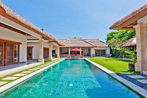 Darma Grote en luxe villa  met privé zwembad in Seminyak, op Bali, Indonesië voor 10 personen...