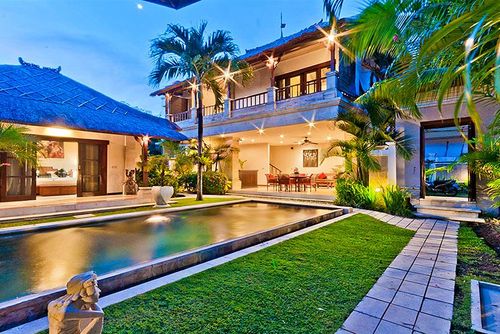 Krisna Grote en luxe villa in Seminyak, op Bali, Indonesië  met privé zwembad voor 4 personen...