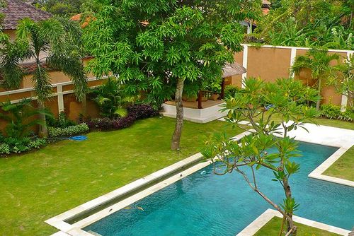 Cemara Magnifique et joyeuse villa avec piscine privée à Seminyak, Bali, Indonésie pour 4 personnes. La maison est située dans un quartier résidentiel en bord de mer, à proximité de restaurants et bars, de boutiques et supermarchés, et à 500 m de la plage de Gado Gado....