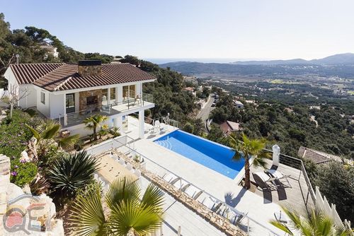 Villa Pacifica Moderne og luksuriøs villa med oppvarmet basseng i Santa Cristina d'Aro, Catalonia, Spania for 8 personer. Huset ligger i et boligområde....