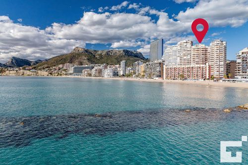 Amatista 29A Apartment mit Gemeinschaftspool in Calpe, Costa Blanca, Spanien für 6 Personen. Das Apartment befindet sich in der Nähe von Restaurants und Bars, Geschäften und Supermärkten, und ist nur 25 m vom Arenal-Bol Strand entfernt....