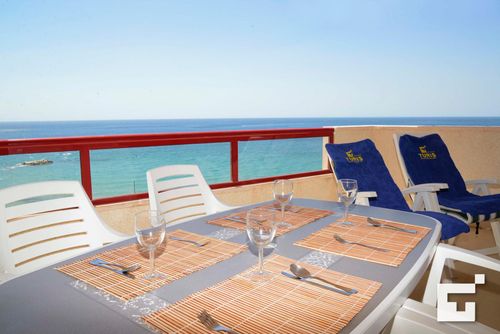 Amatista 29A Apartamento en Calpe, Costa Blanca, España, con piscina comunitaria para 6 personas. El apartamento se encuentra cerca de restaurantes y bares, tiendas y supermercados, y a 25 m de la playa Playa Arenal-Bol....