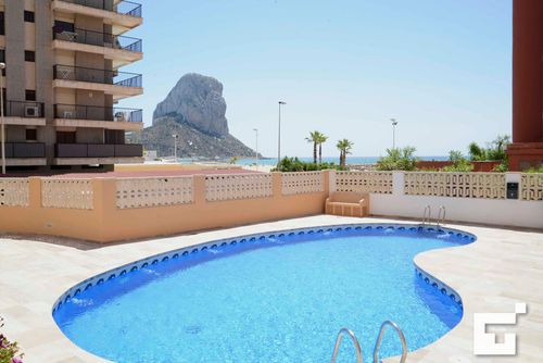 Amatista 29A Appartamento a Calpe, Costa Blanca, Spagna, con piscina comune per 6 persone. L'appartamento è situato vicino a ristoranti e bar, negozi e supermercati, e a 25 m dalla spiaggia di Playa Arenal-Bol....