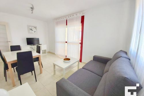 Amatista 29A Appartement à Calpe, Costa Blanca, Espagne, avec piscine commune pour 6 personnes. L'appartement est situé à proximité de restaurants et de bars, de magasins et de supermarchés, et à 25 m de la plage Playa Arenal-Bol....