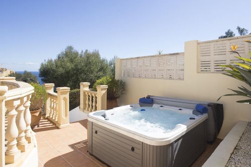 Casa Hayden Villa classique et confortable avec piscine privée à Jávea, Costa Blanca, Espagne pour 8 personnes. La maison est située dans un quartier résidentiel de plage....
