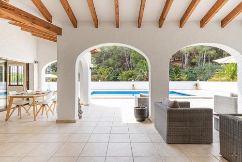 Finca Nora Rustieke en comfortabele villa in Altea, Costa Blanca, Spanje met verwarmd zwembad voor 6 personen. Het huis is gelegen in een kust- en stedelijk gebied en bevindt zich op 2 km van het strand....