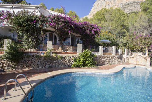 Casa Nana Beautiful and comfortable villa in Jávea, Costa Blanca, Spain with private pool for 4 persons. The house is situated in a wooded and residential beach area....
