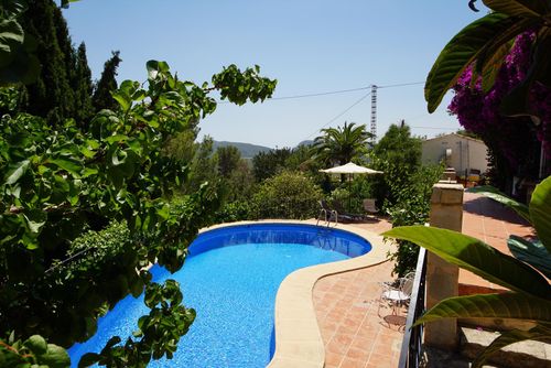 Casa Nana Beautiful and comfortable villa in Jávea, Costa Blanca, Spain with a private pool for 8 persons. The house is situated in a wooded and residential beach area....