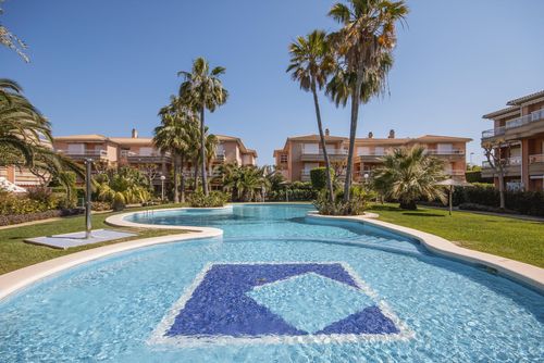 La Senia Klassische und komfortable Wohnung mit Gemeinschaftspool in Jávea, Costa Blanca, Spanien für 4 Personen. Die Wohnung befindet sich in einem Wohngebiet nahe dem Strand, in der Nähe von Restaurants und Bars, Geschäften und Supermärkten, 500 Meter vom Strand Primer Montañar, Jávea, und 200 Meter vom Mediterráneo, Jávea, entfernt....