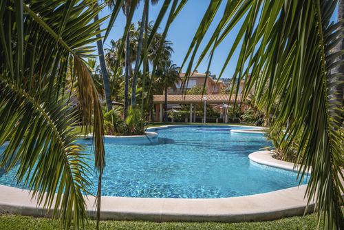 La Senia Appartement classique et confortable à Jávea, sur la Costa Blanca en Espagne, avec piscine commune pour 4 personnes. L'appartement est situé dans une zone résidentielle de plage, à proximité de restaurants et bars, boutiques et supermarchés, à 500 m de la plage de Primer Montañar, Jávea et à 0,2 km de Mediterráneo, Jávea....