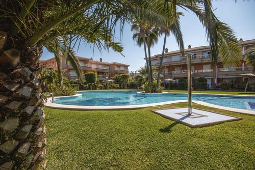 La Senia Klassische und komfortable Wohnung mit Gemeinschaftspool in Jávea, Costa Blanca, Spanien für 4 Personen. Die Wohnung befindet sich in einem Wohngebiet nahe dem Strand, in der Nähe von Restaurants und Bars, Geschäften und Supermärkten, 500 Meter vom Strand Primer Montañar, Jávea, und 200 Meter vom Mediterráneo, Jávea, entfernt....