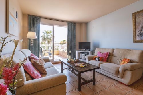 La Senia Klassiek en comfortabel appartement met gemeenschappelijk zwembad in Jávea, Costa Blanca, Spanje voor 4 personen. Het appartement ligt in een residentiële strandwijk, dicht bij restaurants en bars, winkels en supermarkten, 500 meter van het strand Primer Montañar, Jávea en 200 meter van Mediterráneo, Jávea....