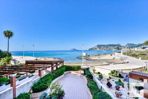 Realet 1F Appartement à Calpe, Costa Blanca, Espagne, avec piscine commune pour 6 personnes. L'appartement est situé à proximité de restaurants et bars, de boutiques et supermarchés, et se trouve à 25 m de la plage de Cala del Morelló....