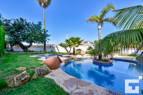 Realet 1F Appartement à Calpe, Costa Blanca, Espagne, avec piscine commune pour 6 personnes. L'appartement est situé à proximité de restaurants et bars, de boutiques et supermarchés, et se trouve à 25 m de la plage de Cala del Morelló....