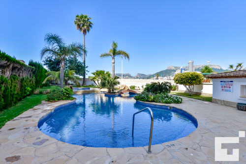 Realet 1F Apartamento en Calpe, Costa Blanca, España, con piscina comunitaria para 6 personas. El apartamento se encuentra cerca de restaurantes y bares, tiendas y supermercados, y está a 25 m de la playa Cala del Morelló....