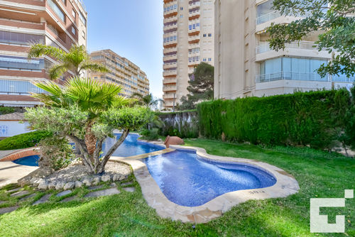 Realet 1F Appartement avec piscine commune à Calpe, Costa Blanca, Espagne pour 6 personnes. L'appartement est situé à proximité de restaurants et bars, de magasins et supermarchés, et se trouve à 25 m de la plage de Cala del Morelló....
