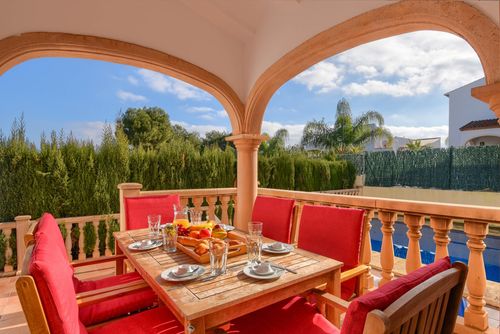 Monte Verde Maison de vacances classique et agréable avec piscine privée à Jávea, Costa Blanca, Espagne pour 6 personnes. La maison est située dans une zone résidentielle et montagneuse près de la plage, à 3 km de la plage de La Granadella, Jávea....