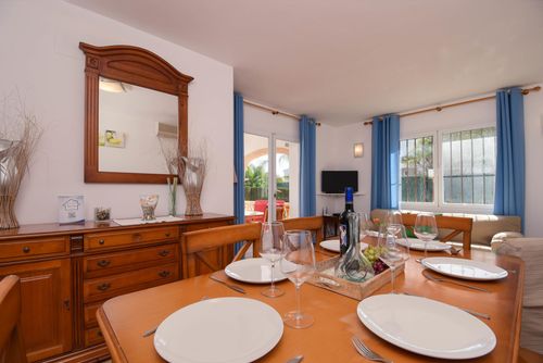 Monte Verde Casa vacanze classica e piacevole con piscina privata a Jávea, Costa Blanca, Spagna, adatta per 6 persone. La casa è situata in una zona residenziale e montuosa vicino alla spiaggia, a 3 km dalla spiaggia di La Granadella, Jávea....