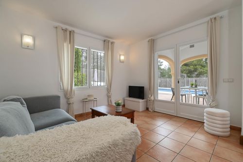 Monte Naranja Klassisches und schönes Ferienhaus mit privatem Pool in Jávea, Costa Blanca, Spanien für 4 Personen. Das Haus liegt in einem wohnlichen und bergigen Strandgebiet, 3 km vom Strand La Granadella in Jávea entfernt....