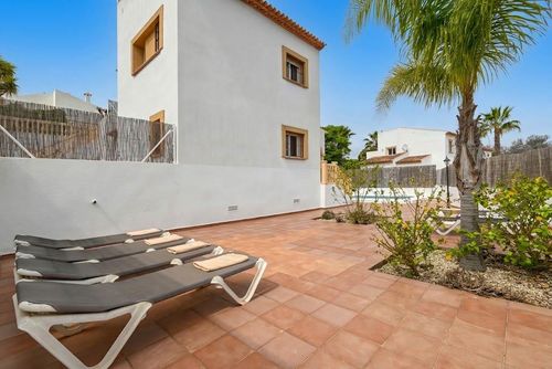 Monte Rosa Classic and pleasant holiday home in Jávea, Costa Blanca, Spain with private pool for 6 people. The house is situated in a residential and mountainous beach area and is 3 km from La Granadella, Jávea beach....