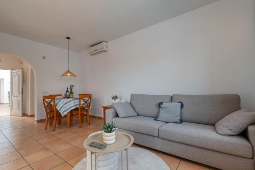Monte Rosa Een klassiek en aangenaam vakantiehuis in Jávea, Costa Blanca, Spanje, met privézwembad voor 6 personen. Het huis is gelegen in een residentiële en bergachtige strandomgeving en ligt op 3 km van het strand La Granadella, Jávea....