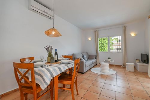 Monte Rosa Casa de vacaciones clásica y agradable en Jávea, Costa Blanca, España, con piscina privada para 6 personas. La casa está situada en una zona residencial y montañosa de playa y se encuentra a 3 km de la playa de La Granadella, Jávea....