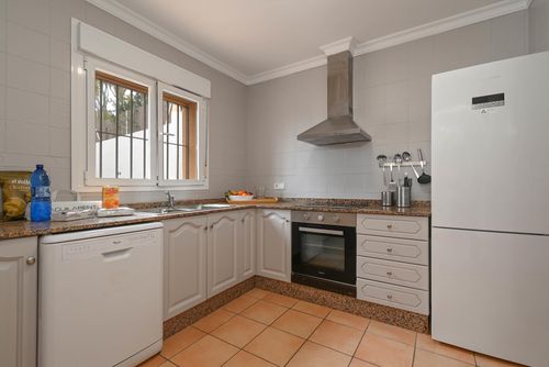Monte Rosa Maison de vacances classique et agréable à Jávea, Costa Blanca, Espagne, avec piscine privée pour 6 personnes. La maison est située dans un quartier résidentiel et montagneux près de la plage, à 3 km de la plage de La Granadella, Jávea....