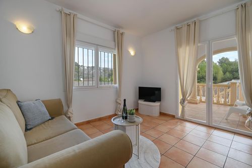 Monte Blanco Casa vacanze classica e accogliente a Jávea, Costa Blanca, Spagna con piscina privata per 6 persone. La casa è situata in una zona residenziale e montuosa vicino alla spiaggia, a 3 km dalla spiaggia di La Granadella, Jávea....