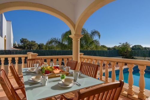Monte Malva Klassiek en charmant vakantiehuis met privézwembad in Jávea, Costa Blanca, Spanje voor 6 personen. Het huis ligt in een residentiële en bergachtige strandomgeving en is op 3 km van het strand van La Granadella, Jávea....