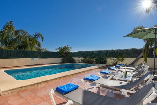 Monte Malva Klassisk og sjarmerende feriehus med privat basseng i Jávea, Costa Blanca, Spania for 6 personer. Huset ligger i et boligområde i fjellene ved stranden og er 3 km fra La Granadella, Jávea-stranden....