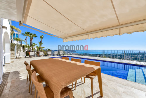 Villa Letizia Schöne und luxuriöse Villa in Moraira, Costa Blanca, Spanien, mit einem privaten Pool für 6 Personen. Die Villa befindet sich in einem Küsten- und Wohngebiet, 3 km vom Strand entfernt, der in 8 Minuten mit dem Auto erreichbar ist....