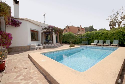 JAUREGUIA Beautiful and cheerful villa with private pool in Jávea, Costa Blanca, Spain for 10 people. The house is situated in a coastal and residential area and is 3 km from El Arenal beach....
