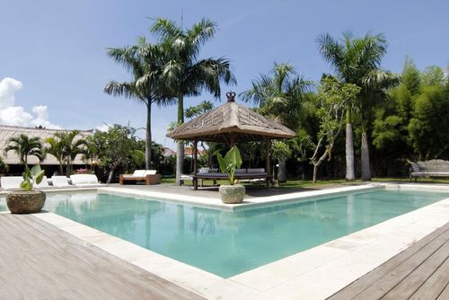 Kalis 8BR Villa grande e di lusso a Seminyak, Bali, in Indonesia  con piscina privata per 16 persone...