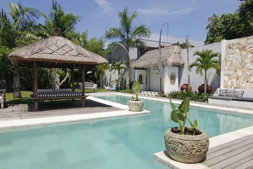 Kalis 8BR Villa grande e di lusso a Seminyak, Bali, in Indonesia  con piscina privata per 16 persone...