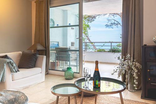 Apartamento Belleza Skønt og romantisk lejlighed i Altea, Costa Blanca, Spanien for 4 personer. Lejligheden er beliggende i et boligområde nær stranden, tæt på restauranter og barer, butikker og supermarkeder, 50 m fra La Olla-stranden og 0,05 km fra La Olla, Altea....