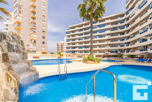 Turquesa Beach 39C Komfortables Apartment mit Gemeinschaftspool in Calpe, Costa Blanca, Spanien für 4 Personen. Das Apartment befindet sich in der Nähe von Restaurants und Bars, Geschäften und Supermärkten und ist nur 25 m vom Playa de Levante Strand entfernt....