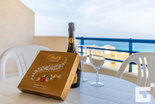 Turquesa Beach 39C Appartement confortable avec piscine commune à Calpe, Costa Blanca, Espagne, pour 4 personnes. L'appartement est situé à proximité de restaurants et bars, de magasins et supermarchés, et se trouve à 25 m de la plage de Playa de Levante....