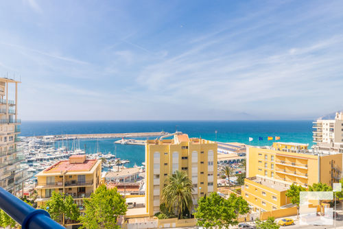 Turquesa Beach 39C - Grupo Turis Comfortabel appartement met gemeenschappelijk zwembad in Calpe, Costa Blanca, Spanje voor 4 personen. Het appartement is gelegen nabij restaurants en bars, winkels en supermarkten, en ligt op 25 m van het Playa de Levante strand....