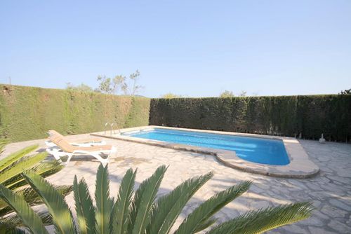 Ximo Villa classique et confortable à Jávea, Costa Blanca, Espagne, avec piscine privée pour 6 personnes. La maison est située dans une zone côtière et résidentielle, à proximité des restaurants et bars, et à 4 km de la plage de La Grava....