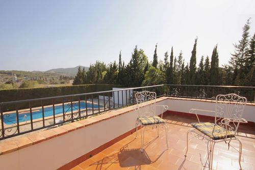Ximo Clásica y cómoda villa en Jávea, Costa Blanca, España, con piscina privada para 6 personas. La casa está situada en una zona costera y residencial, cerca de restaurantes y bares y a 4 km de la playa de La Grava....