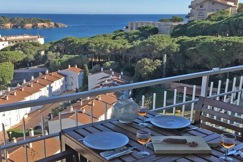 Caleta del Sol Leilighet med felles svømmebasseng i Saint Feliu de Guíxols, Catalonia, Spania for 4 personer. Leiligheten ligger i et kystnært og boligområde, bare 200 m fra Sant Pol-stranden....