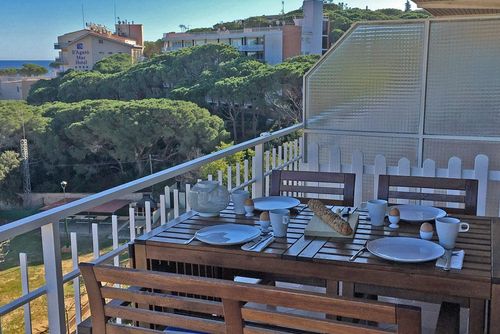Caleta del Sol Appartement met gemeenschappelijk zwembad in Saint Feliu de Guíxols, Catalonië, Spanje voor 4 personen. Het appartement is gelegen in een kust- en woongebied, op slechts 200 m van het strand van Sant Pol....